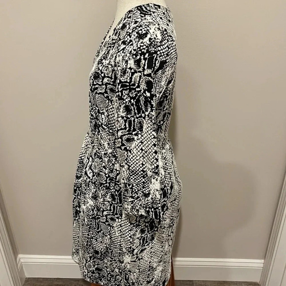 Anthropologie HD In Paris - Faux Wrap Cobra Jacquard Knit Dress - Size Medium - Picture 4 of 9